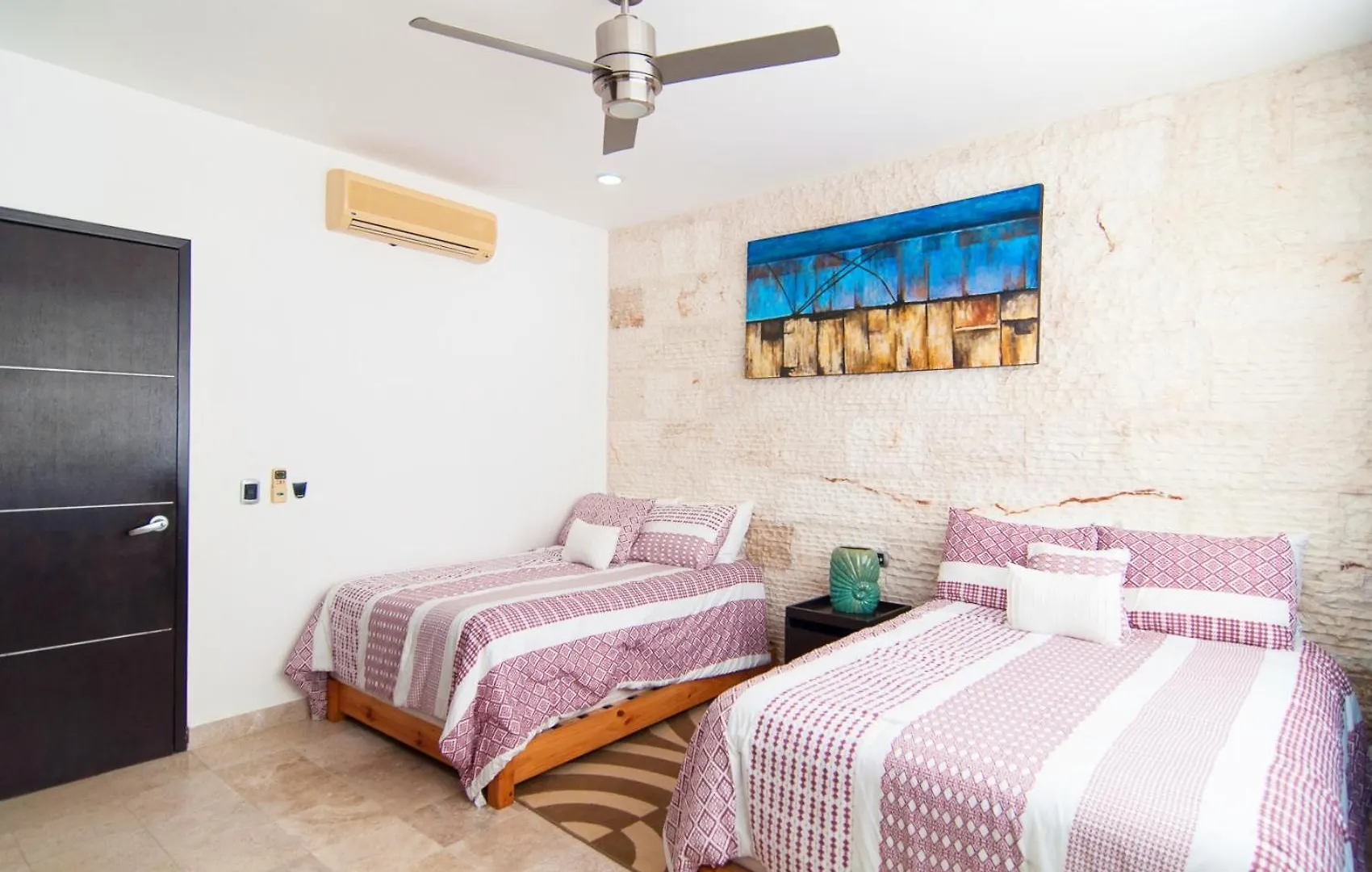 Exceptional Location Near Beach, Pool-View Balcony Playa del Carmen Holiday home