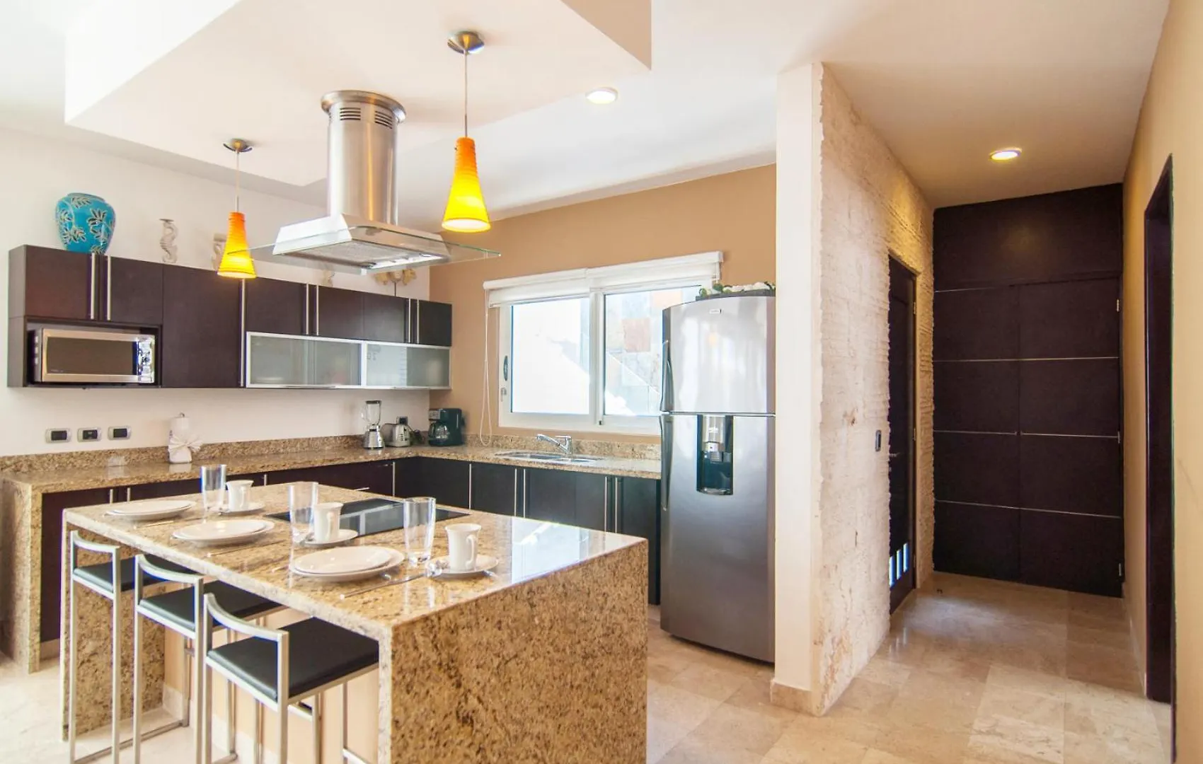 Exceptional Location Near Beach, Pool-View Balcony Playa del Carmen