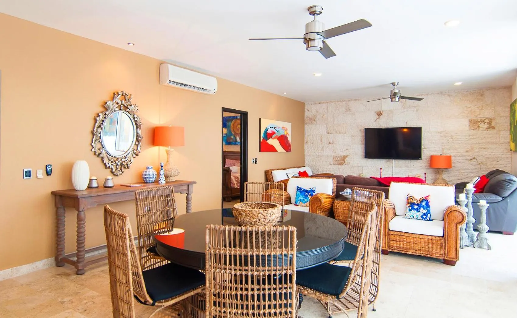 Exceptional Location Near Beach, Pool-View Balcony Playa del Carmen